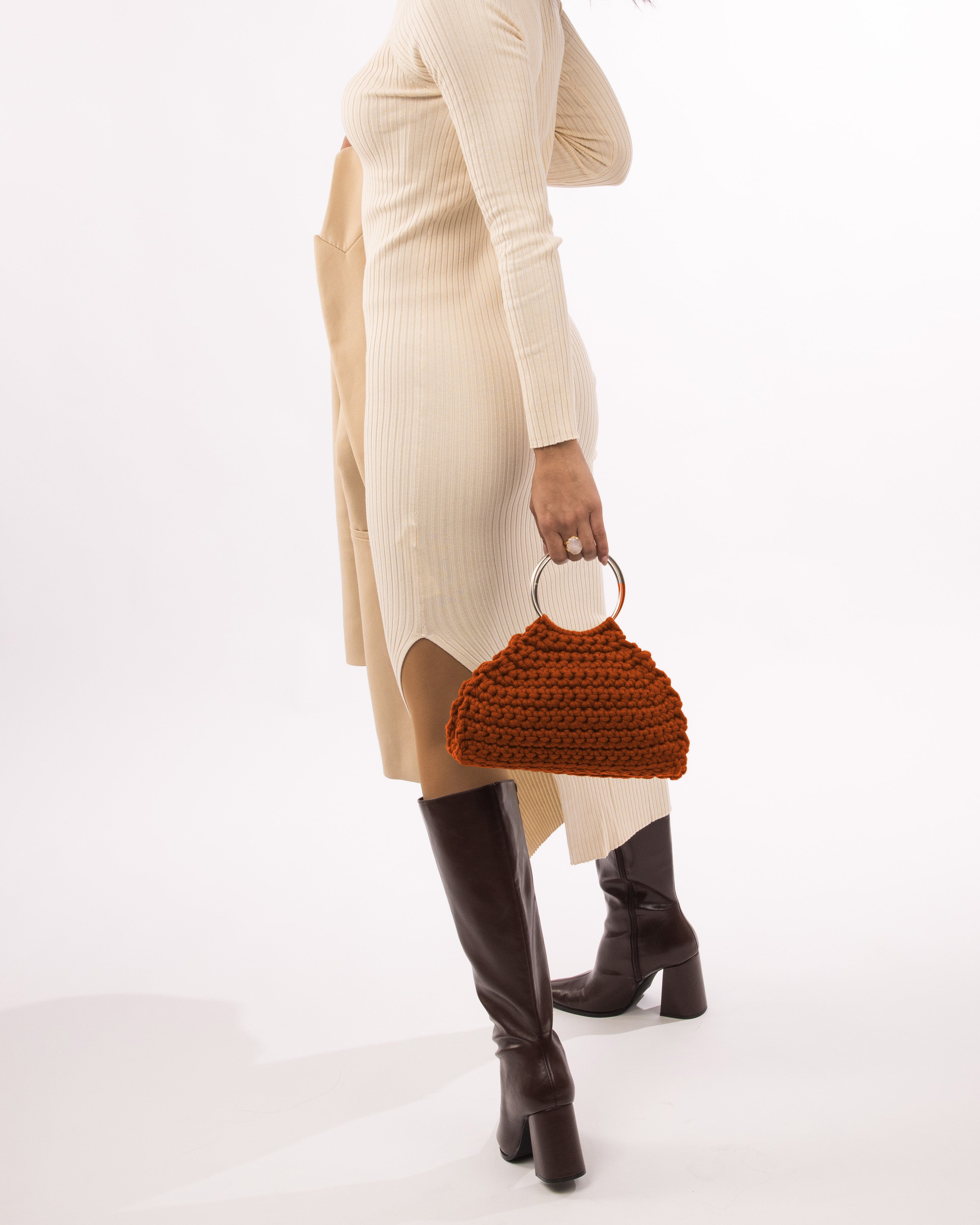 Model holding a DONNA handbag in terracotta color from KROOCHÉRIE