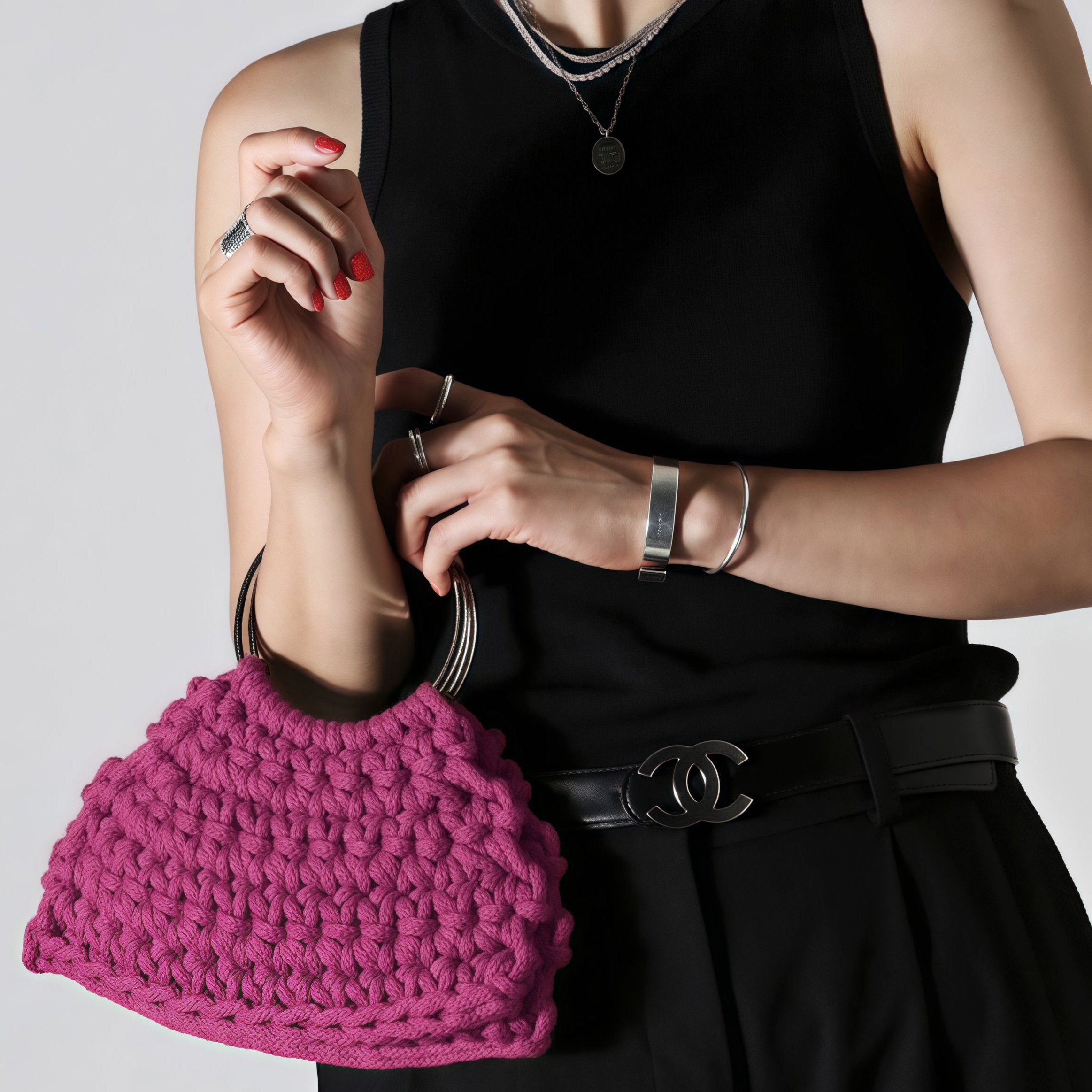 DONNA bespoke handbag in elegant fucsia, ethically made for modern minimalists who value sustainable fashion.